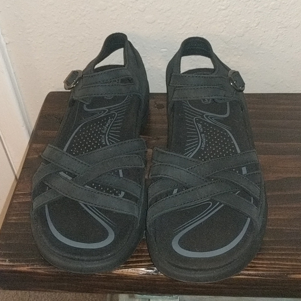 Keen black sandals with a strap